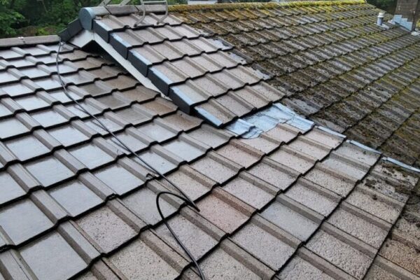 Before,And,After,Cleaning.,Roof,Cleaning,,Driveway,Cleaning,Pressure,Washing.